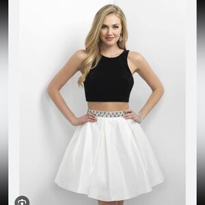 Size 0
2 piece short formal w/ Black Velvet top